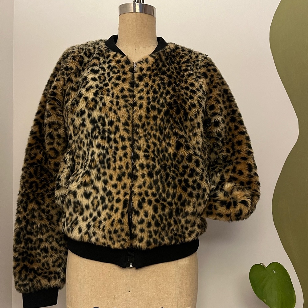 Anthropologie faux leopard fur bomber jacket SM FREE SHIPPING 🩷